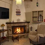 Horizon Nest Parnassos Chalet! Dağ evi Eptálofos