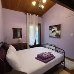Horizon Nest Parnassos Chalet! Dağ evi Eptálofos