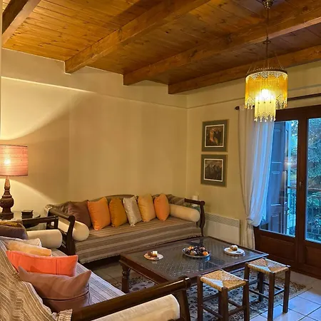 Horizon Nest Parnassos Chalet! Dağ evi Eptálofos