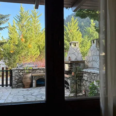 Horizon Nest Parnassos Chalet! シャレー Eptálofos