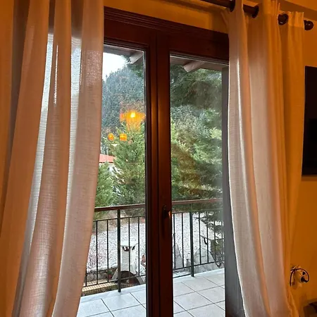 Horizon Nest Parnassos Chalet! Dağ evi Eptálofos