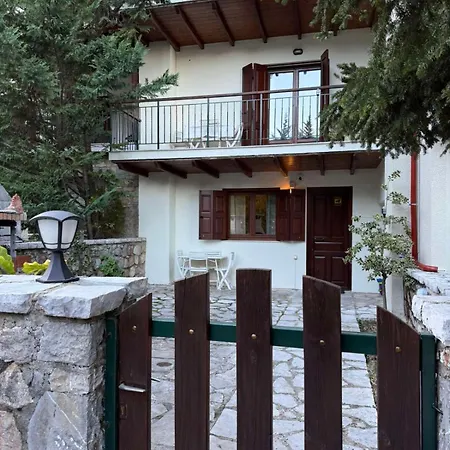 Horizon Nest Parnassos Chalet! Dağ evi *
