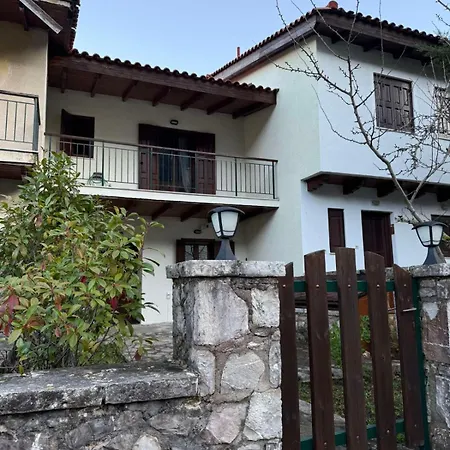 Horizon Nest Parnassos Chalet! シャレー Eptálofos